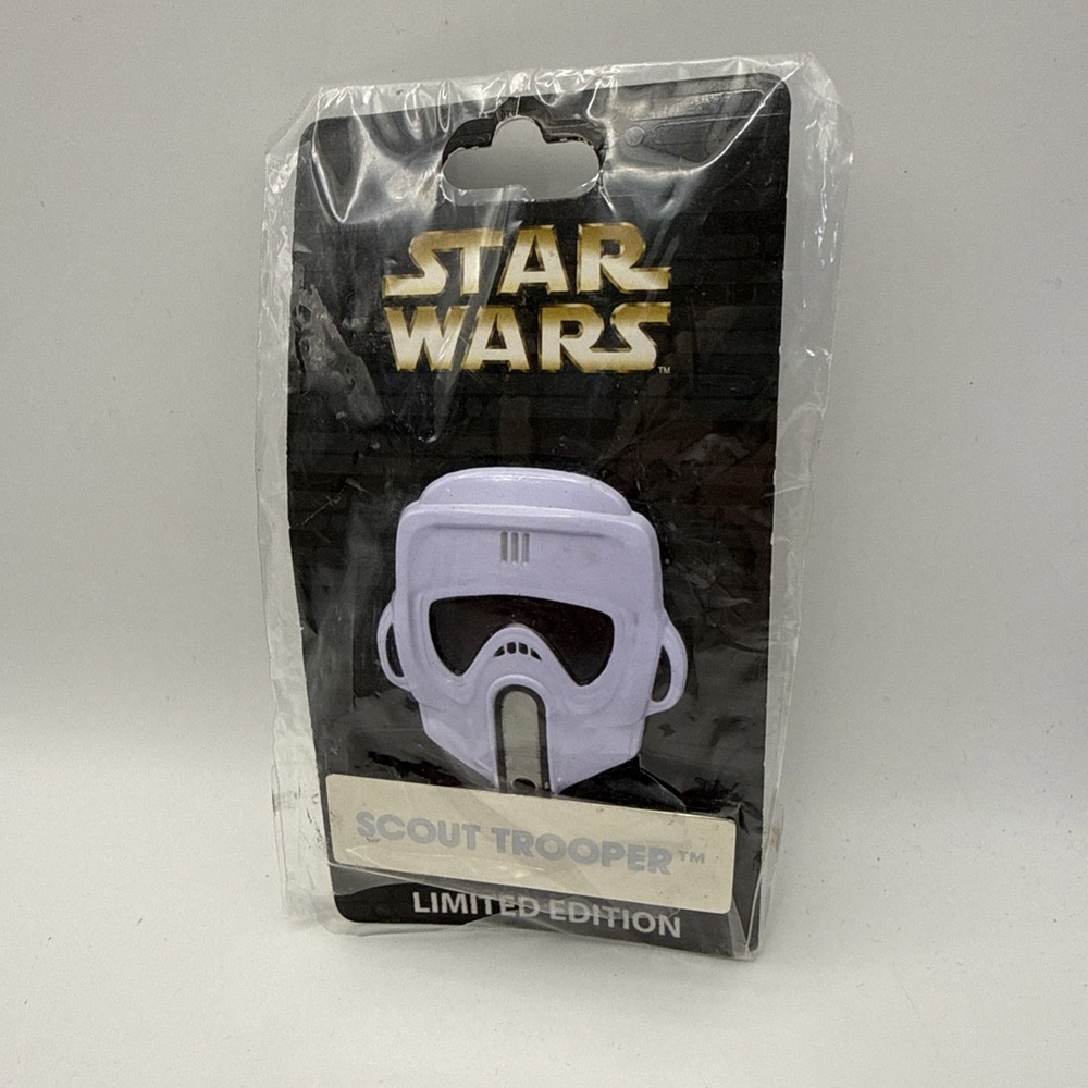 Disney Star Wars Mask Scout Trooper Enameled Pin/Display Ltd Ed NIP Helmet